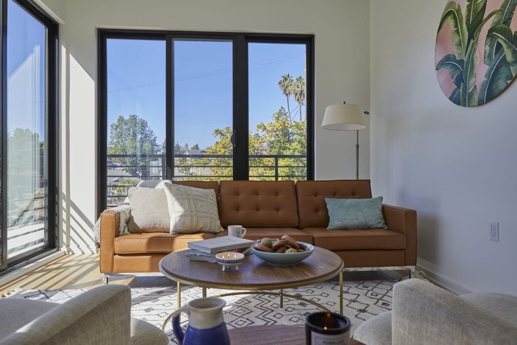 Node Living Los Angeles - Furnished Apartment 914 Everett 3BED - Living Room-1