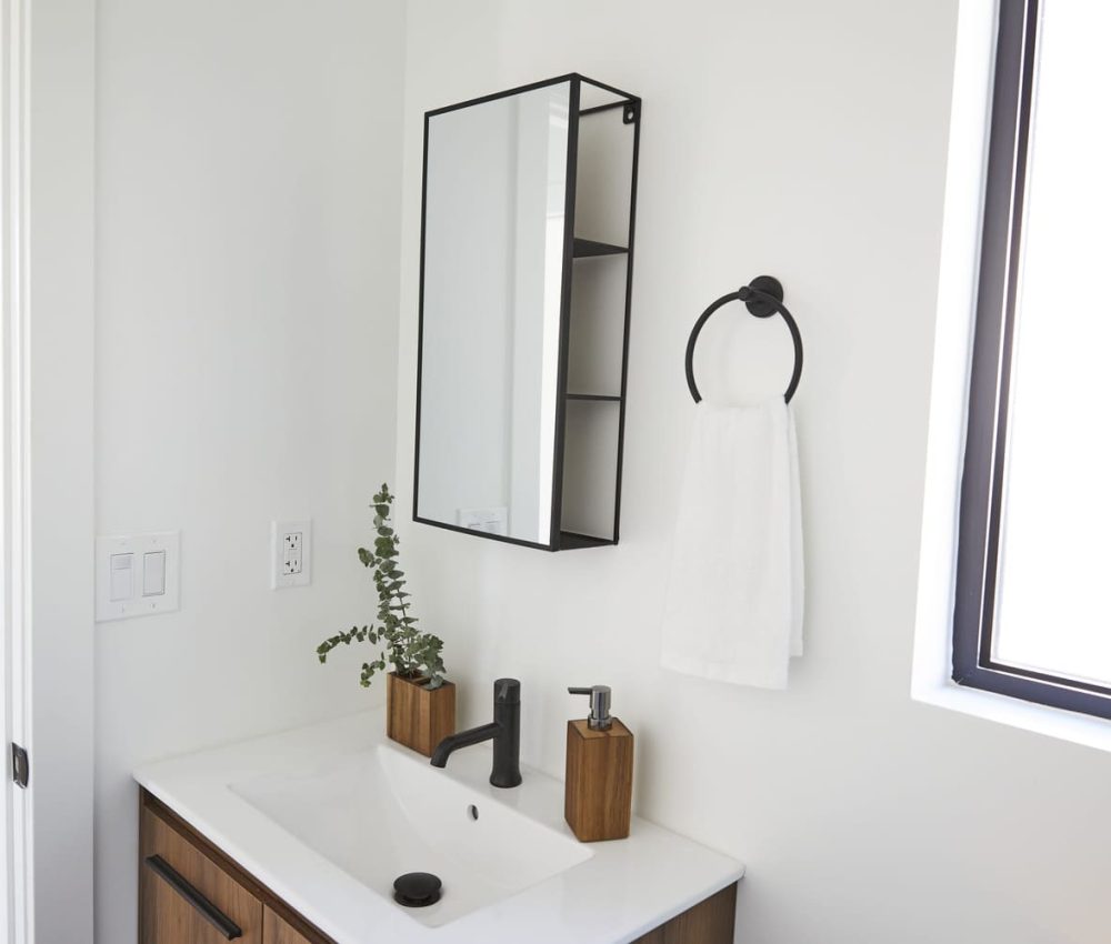 Node Living Los Angeles - Furnished Apartment 914 Everett 3BED - Bathroom